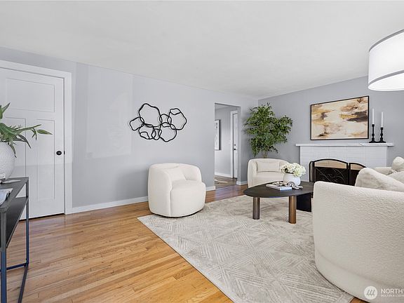3rd image of 1612 Hume Street S