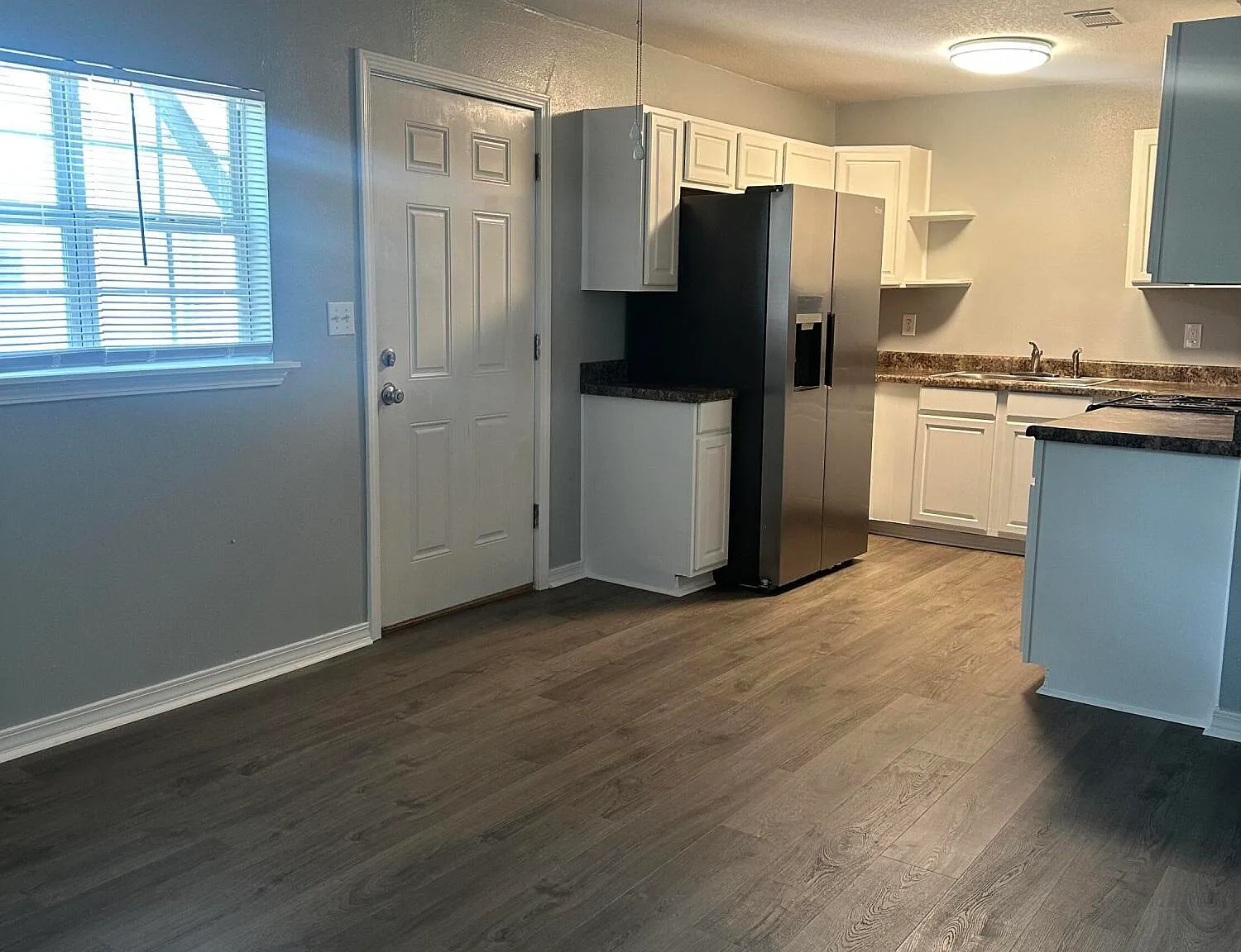 3 bed, 2.0 bath, 1076 sqft, $1,500 — Photo 3