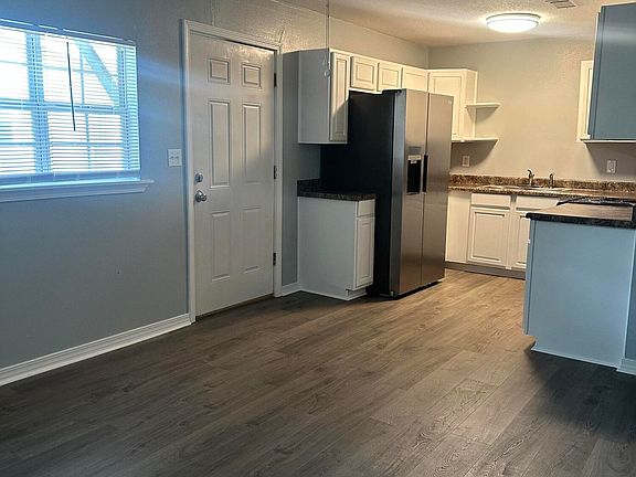 3rd image of 1206 Beach Ave