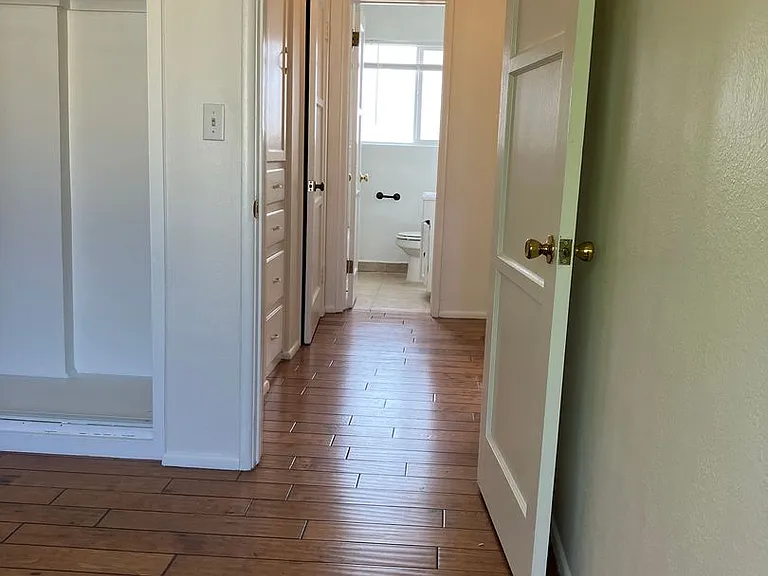 1935 Cloverfield Blvd — Photo 28