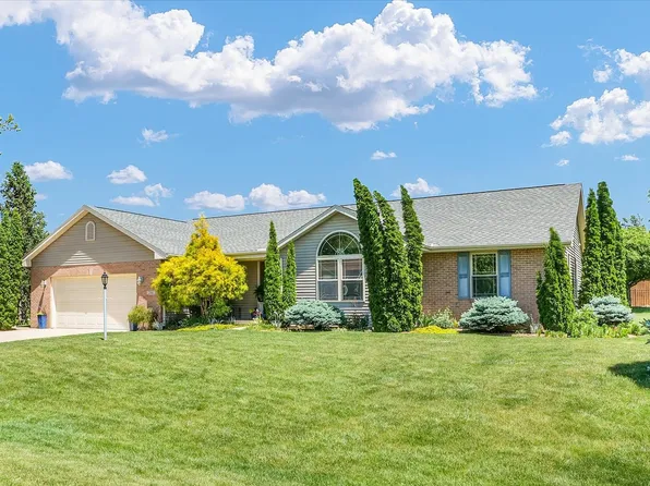206 Wilsey Ln, Sidney, IL 61877