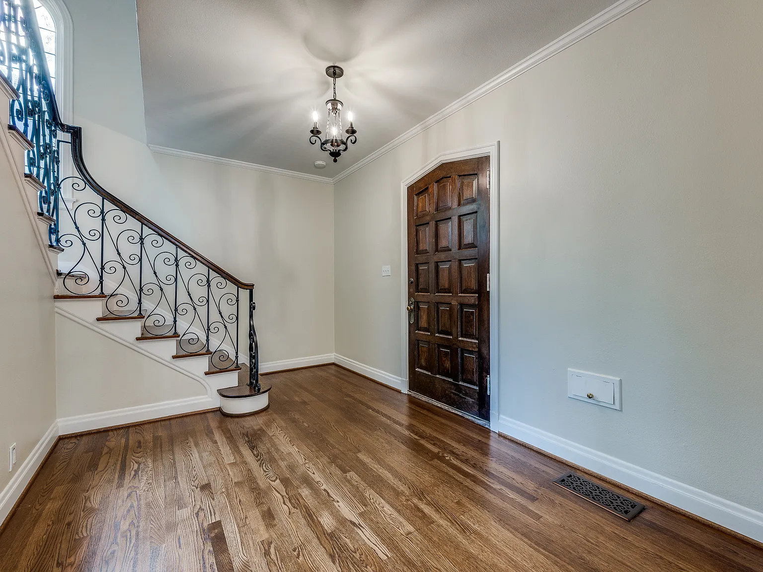 4 bed, 3.5 bath, 3530 sqft, $16,000 — Photo 4