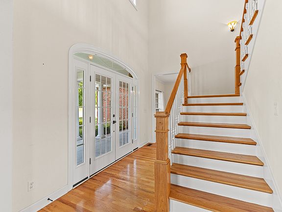 3rd image of 511 Country Club Dr