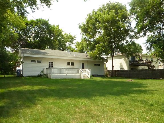 3rd image of 221 N Crest Ave
