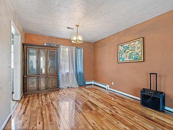 4th image of 7003 Claremont St