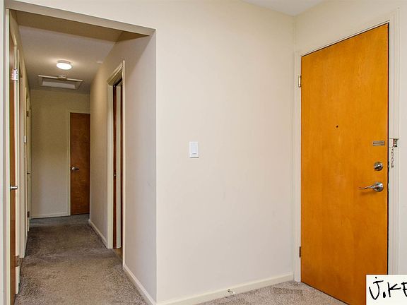 5th image of 301 Potter Ave