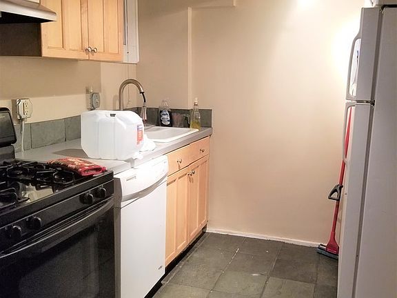 3rd image of 787 N Corona St APT 5