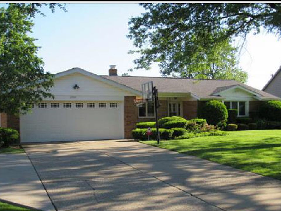 1st image of 25035 Twickenham Dr