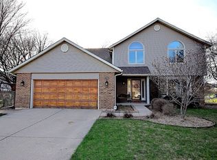 490 Logan St, Roselle, IL 60172