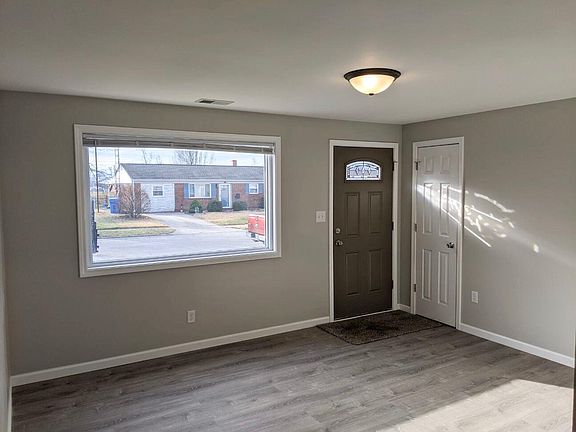 4th image of 112 Bayview Ave