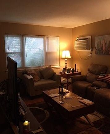 5th image of 940 Brinsmade Ave