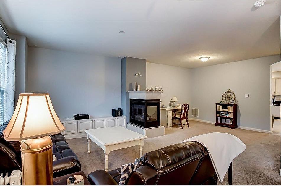 1st image of 2768 Acarie Dr