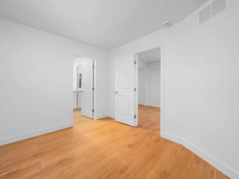 1114 W Balboa Blvd — Photo 10