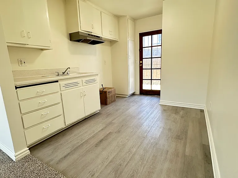 1554 W Ramona Dr #B — Photo 4