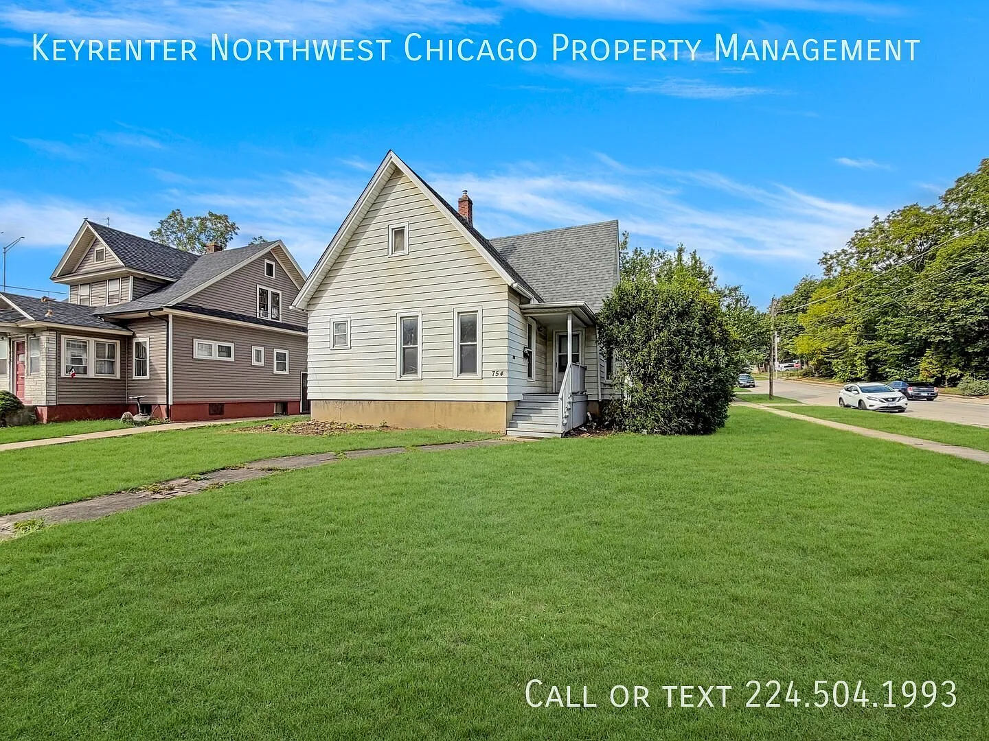 Clean and move in ready 2 bedroom 1 bathroom single family house with lots of storage. — Photo 1
