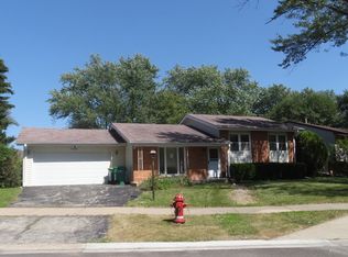 7 Laurel Trl, Wheeling, IL 60090