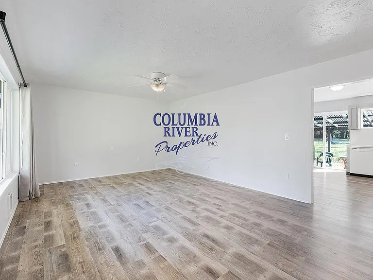 22213 NE 37th Ave — Photo 14