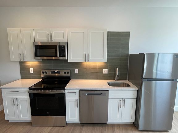 3rd image of 510 W Liberty St Unit 2