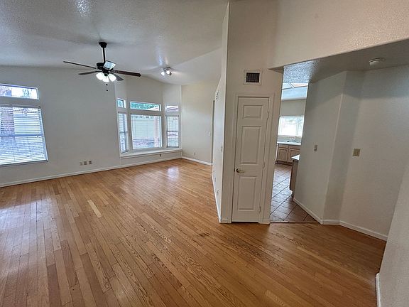 4th image of 1233 N Pebble Beach Dr