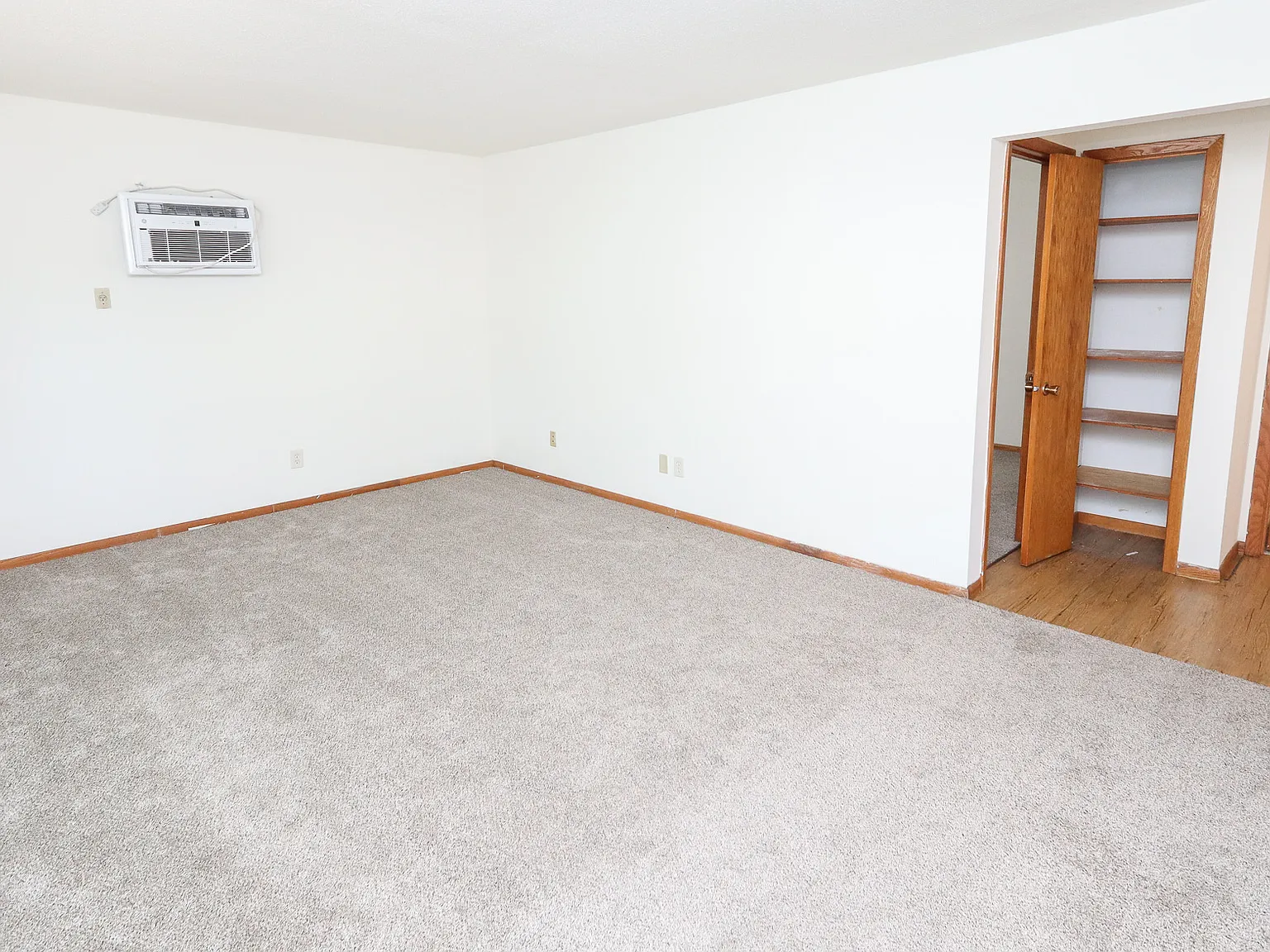Minnehaha Apartments | 3628 — Photo 2