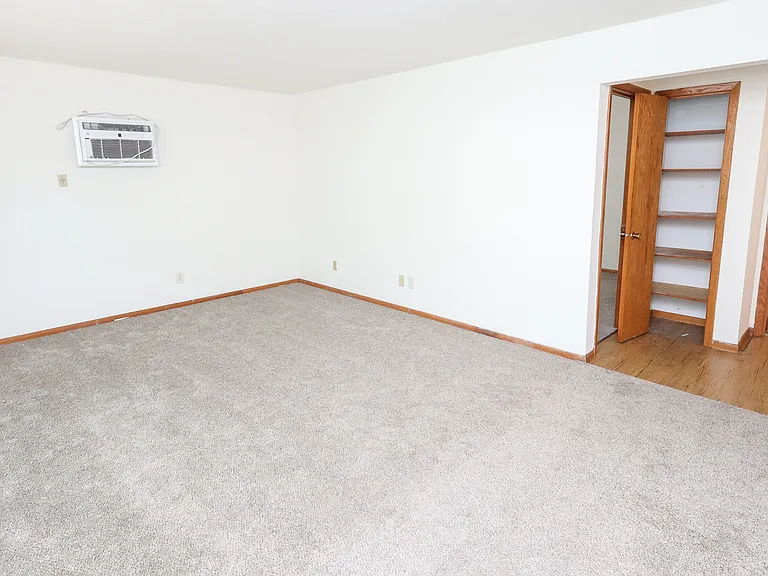 Minnehaha Apartments | 3628 — Photo 2