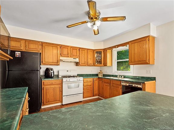 4th image of 84 Wawayanda Ave