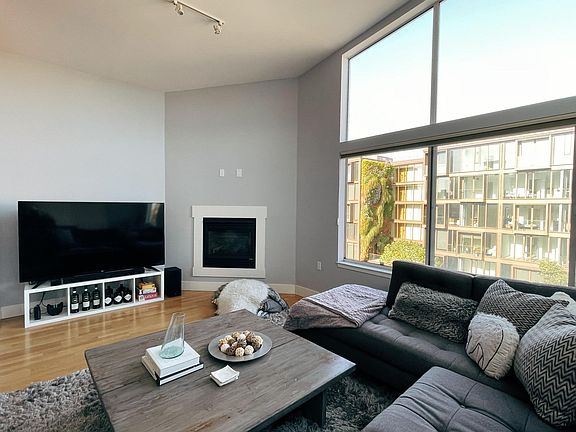 4th image of 638 19th St Unit 16