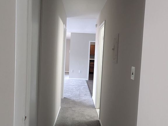 2nd image of 4001 Clarks Ln APT 301