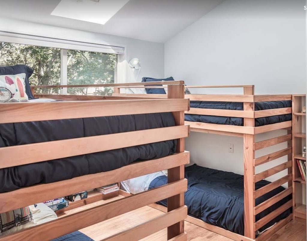  Bunk Bedroom 