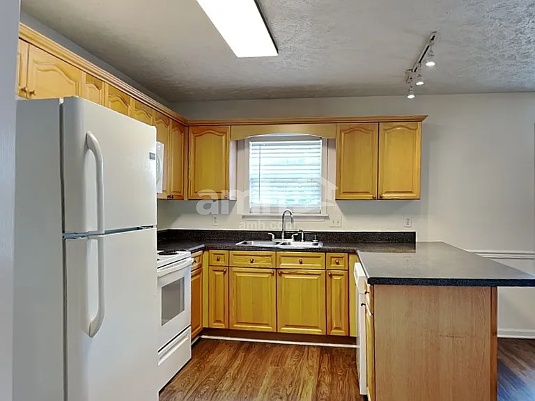 643 Glenties Dr — Photo 3