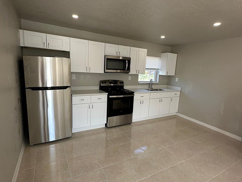 1st image of 11430 Kimble Dr Front 11432