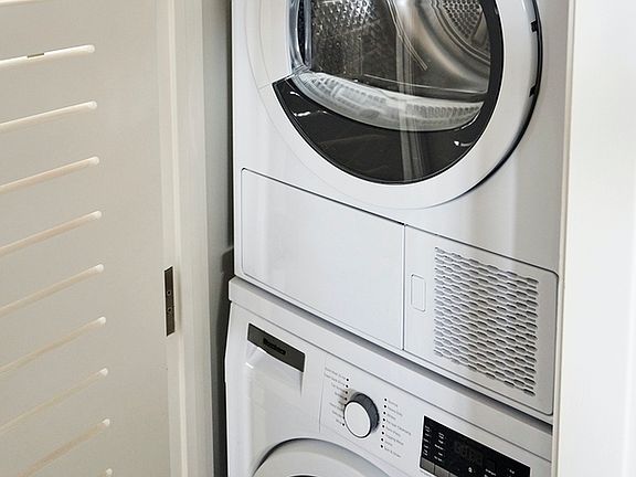 5th image of 220 E 72nd St APT 12F