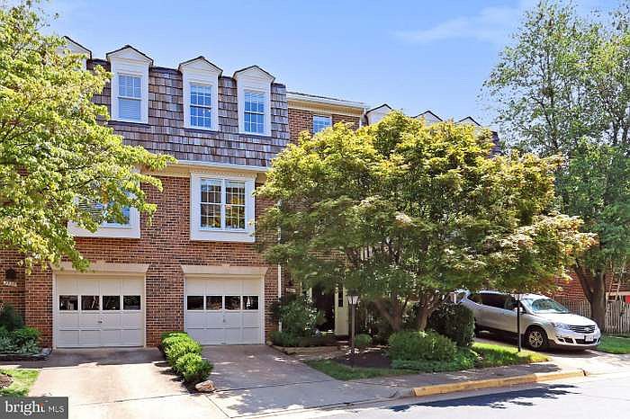 2nd image of 2941 Oakborough Sq