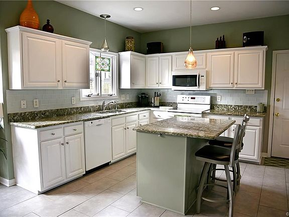 5th image of 8084 Crown Colony Pkwy