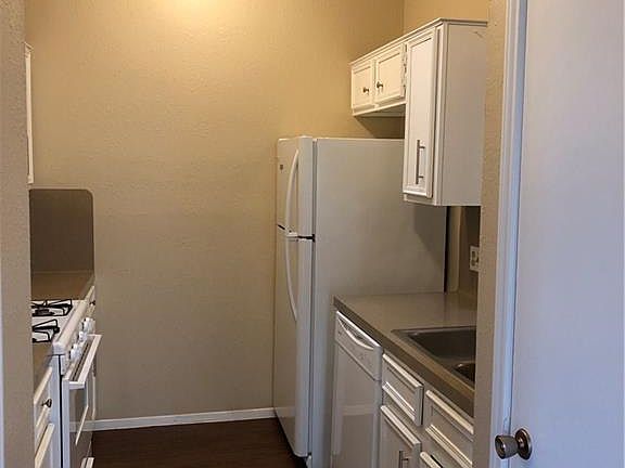 4th image of 700 Rollingway Dr APT A