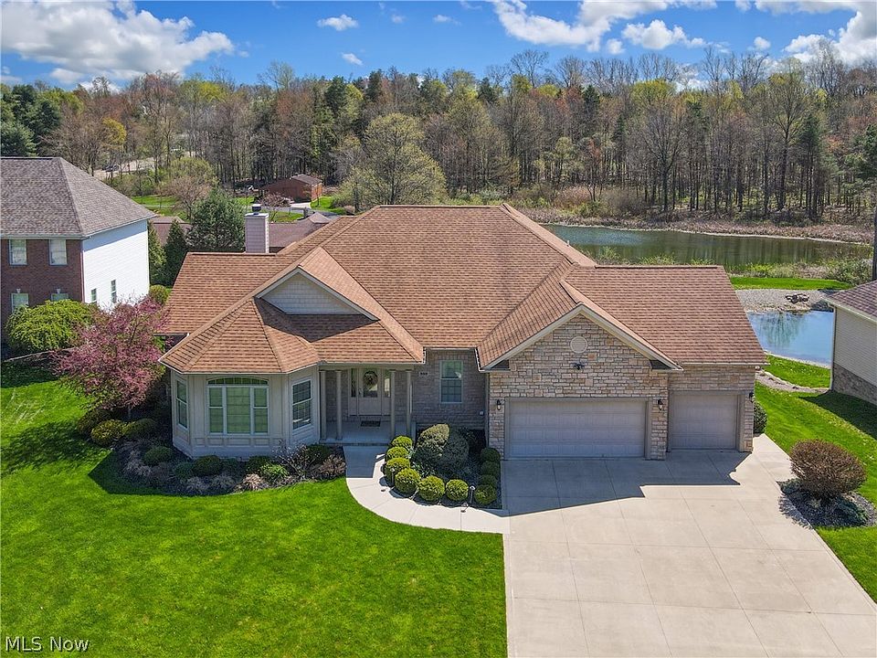 1st image of 562 Green Valley Dr