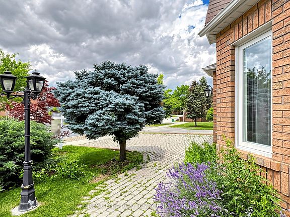 2nd image of 47 Edenbridge Dr