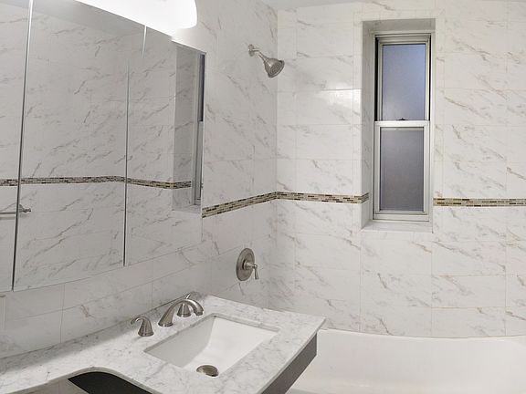 3rd image of 550 Grand St APT J1f