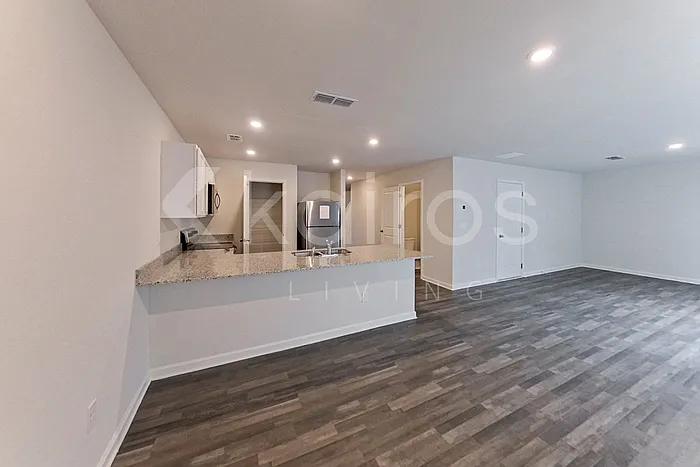 202 Topaz Ln — Photo 8