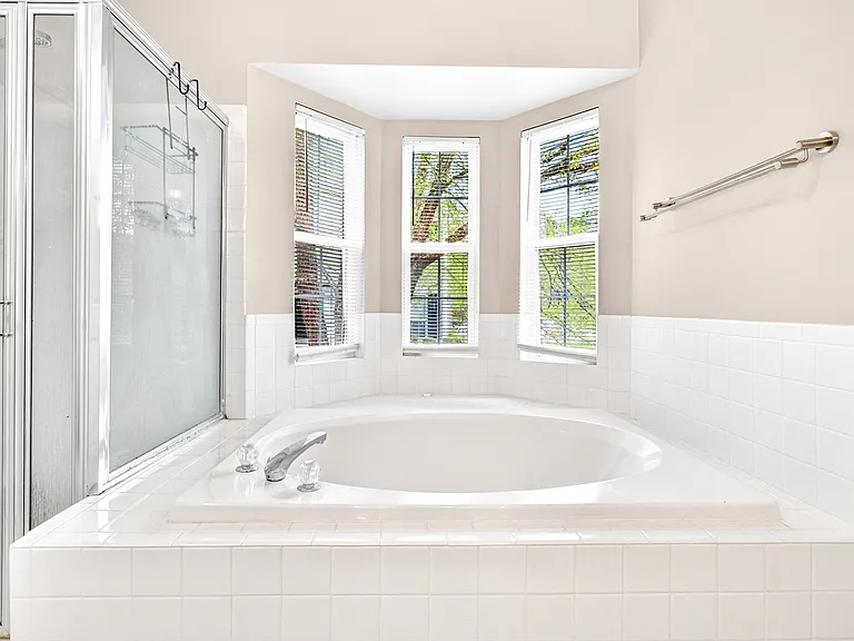 554 Adirondack Ct — Photo 15