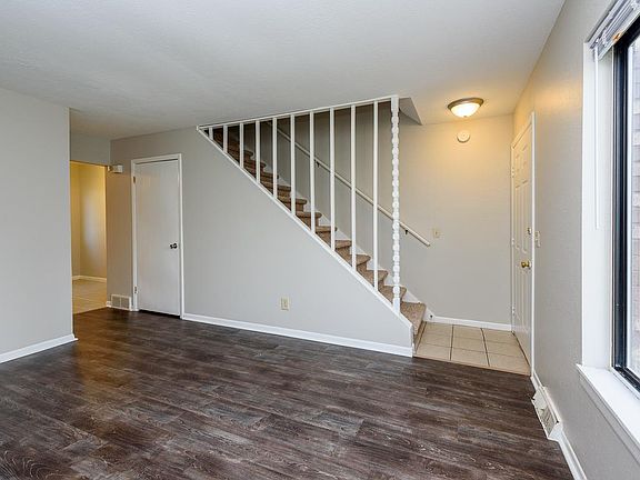 4th image of 105 Peony St SW