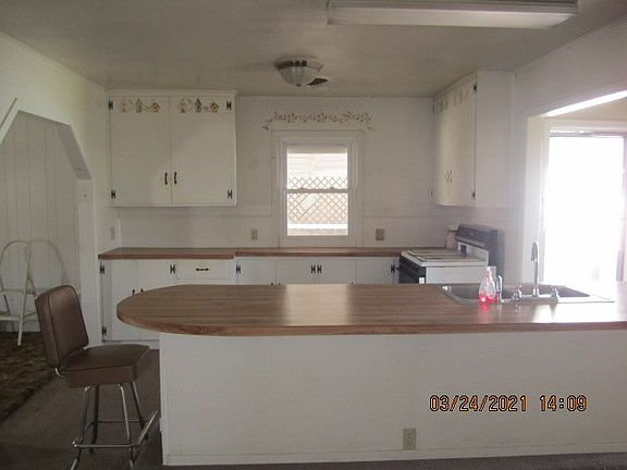 4th image of 836 S Avenue C