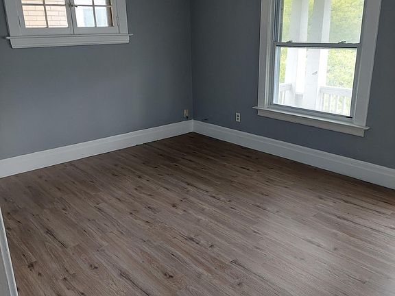 2nd image of 927 Ferry Ave #2