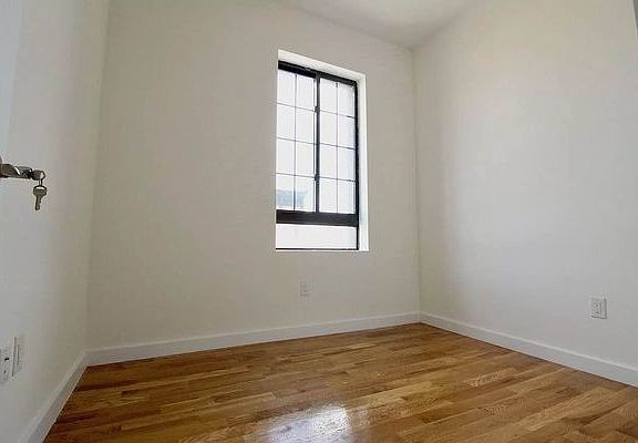 5th image of 1082 De Kalb Ave #1R