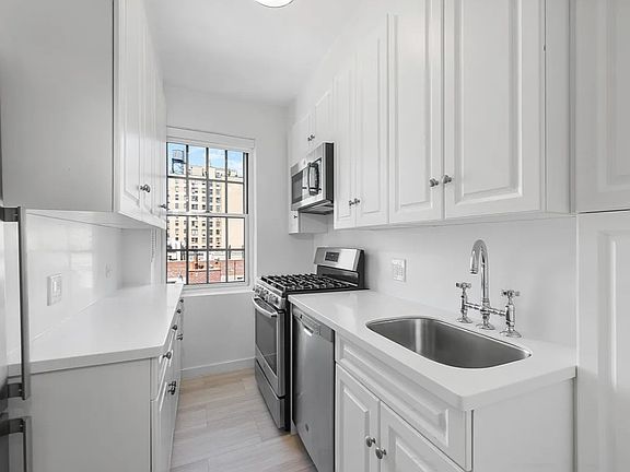 3rd image of 40 W 86th St #9D