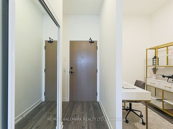 4th image of 225 Sumach St #405