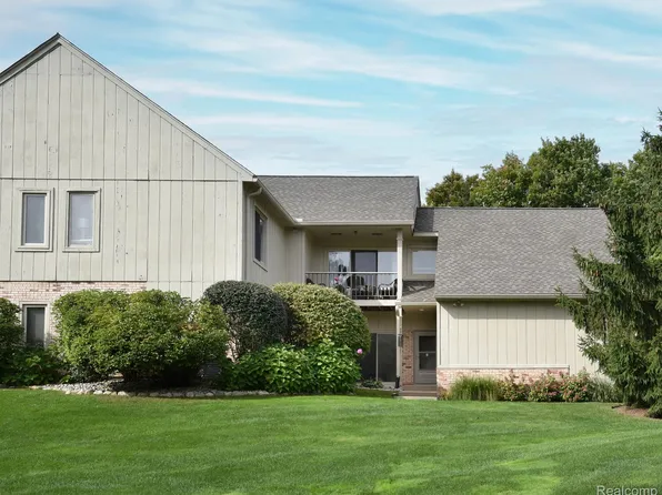 29439 Laurel Dr, Farmington, MI 48331