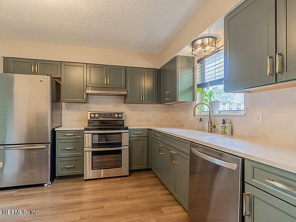 3rd image of 1067 Hibiscus St