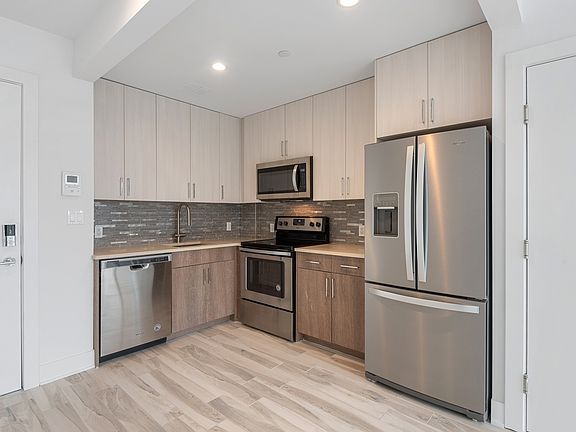 2nd image of 27-15 Astoria Blvd #5N