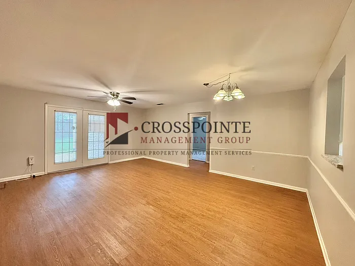 2531 Westminster Dr — Photo 8